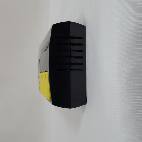 Scosche PI200PS-1 INVERT200 200W Mobile Power Inverter with 3 AC Outlets, 4 USB - Picture 14 of 16